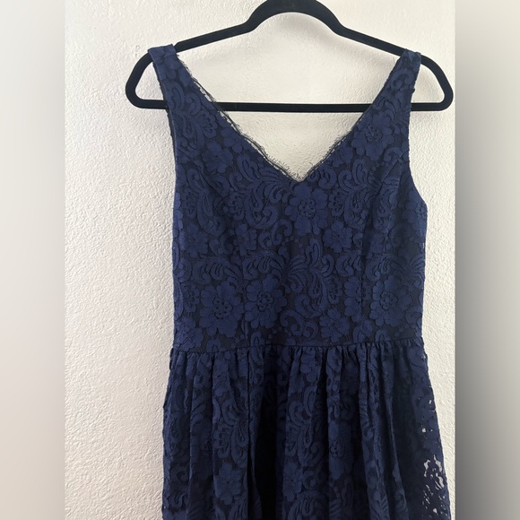 Luxe by Carmen Marc Valvo navy blue lace dress with a v-neckline black hem row 4 - Picture 2 of 8